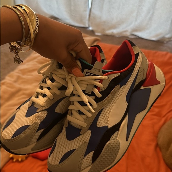 PUMAS LIKE NEW - Picture 2 of 3